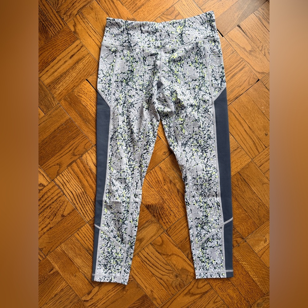 Zella Gray and White Patterned Leggings